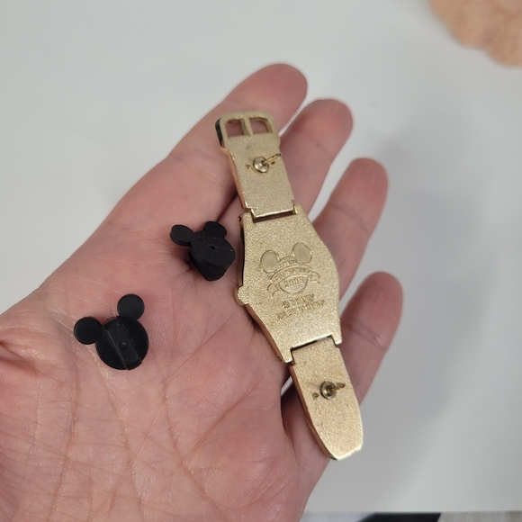 Disney red Mini Mouse watch brooch - Picture 4 of 4